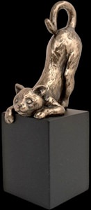 Kattefigur-som-pynt-til-stuen
